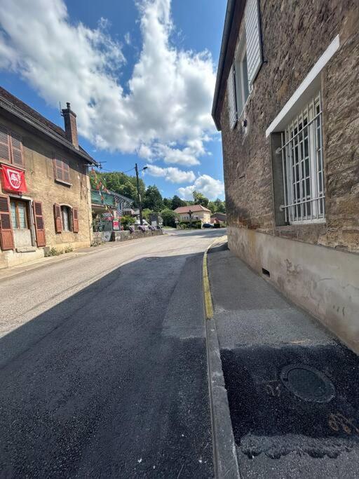 Au Bord De La Furieuse, Proche De La Grande Saline Et Des Thermes De Salins-Les-Bains Esterno foto